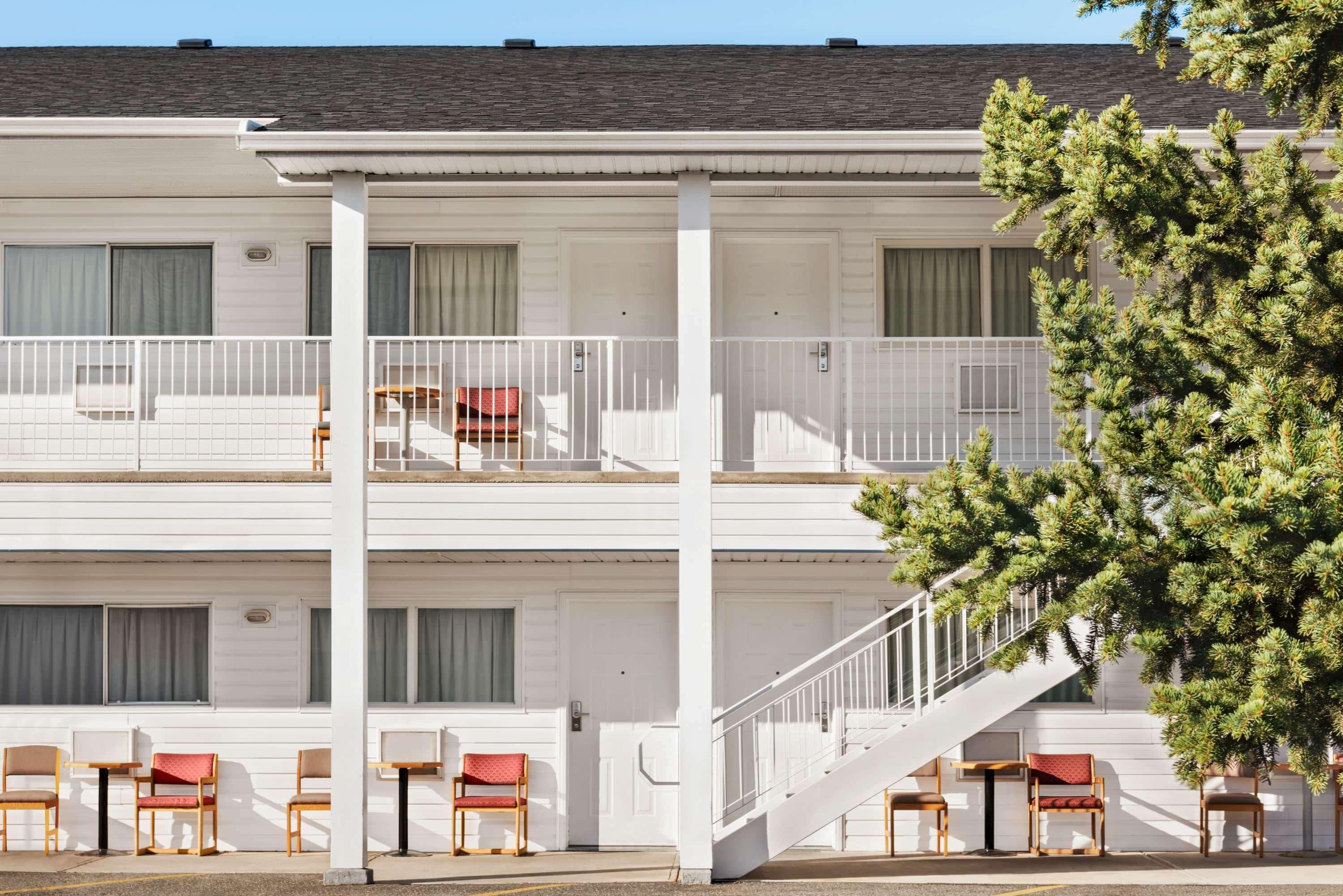 Travelodge By Wyndham Salmon Arm Bc Eksteriør bilde